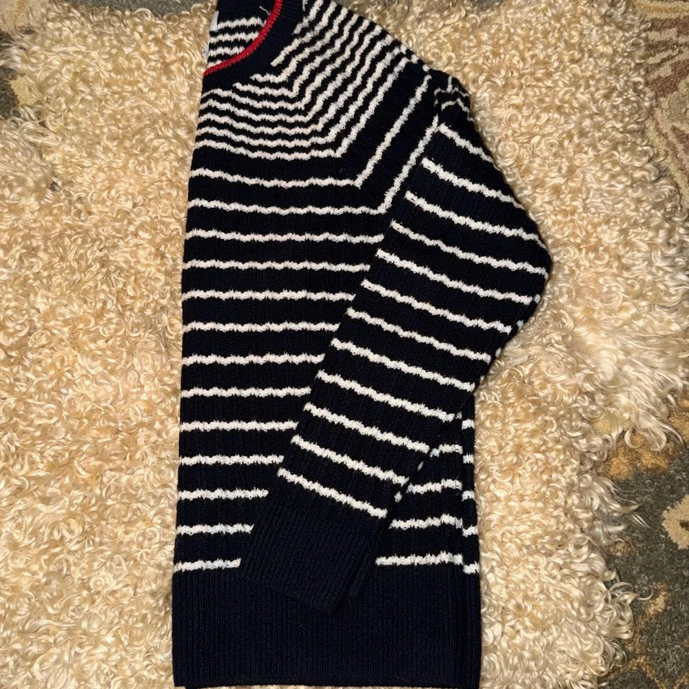 Lot of 4 Old Navy Tops/Sweaters
All Size L - Picture 3 of 5